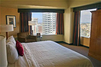 Crowne Plaza Seattle_room